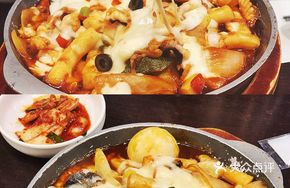 Iron Plate Seafood Cheese Stir-Fried Rice Noodles