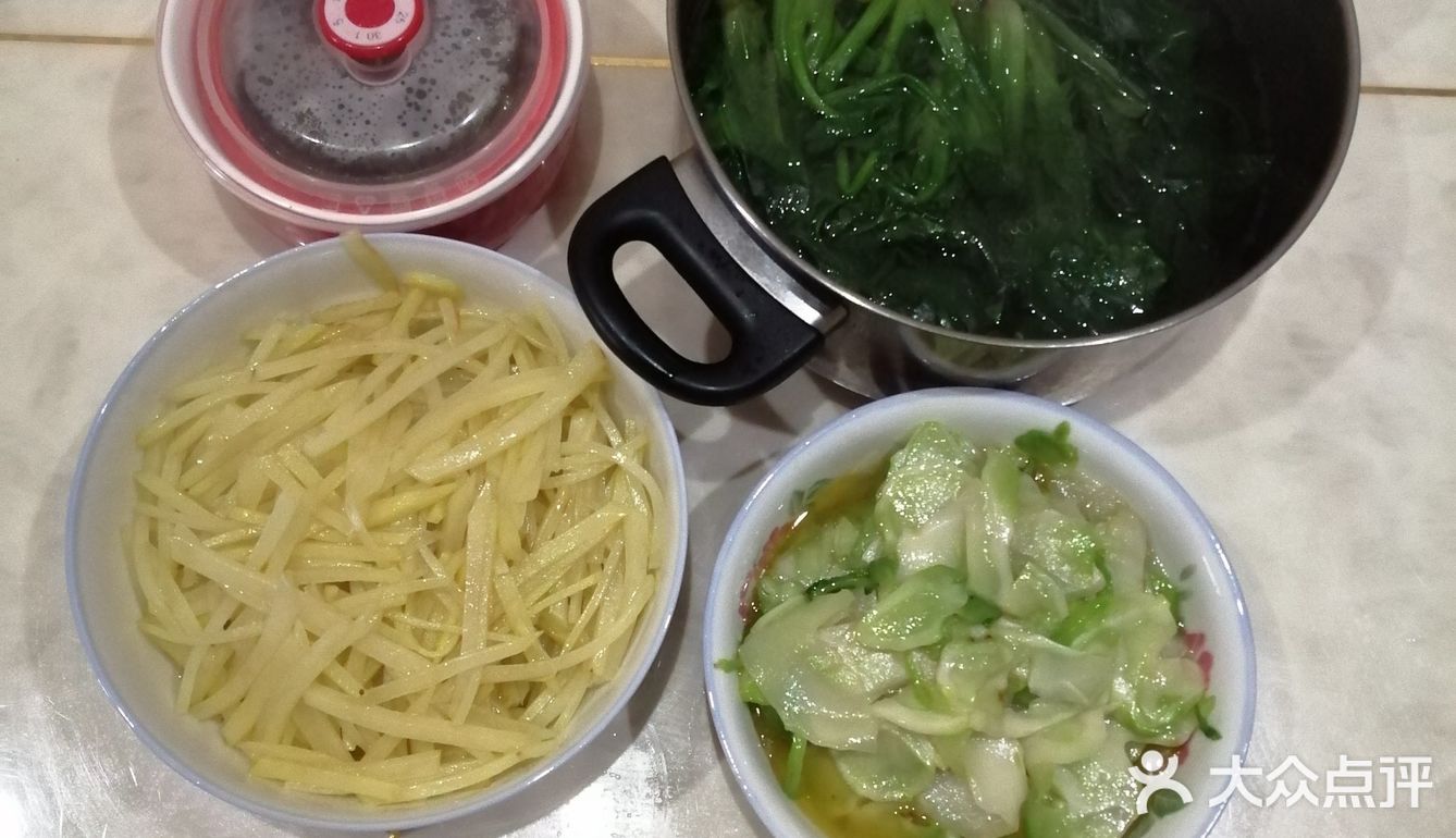 都不要拦我，我还要去添碗饭