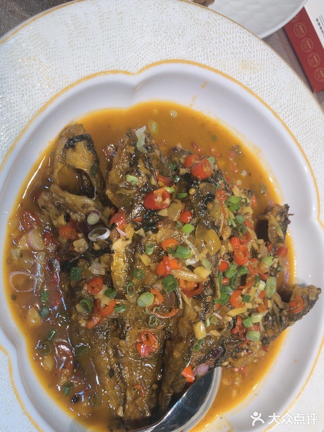 这家店的菜品真的很有特色，尤其是老坛剁椒千岛湖鱼头