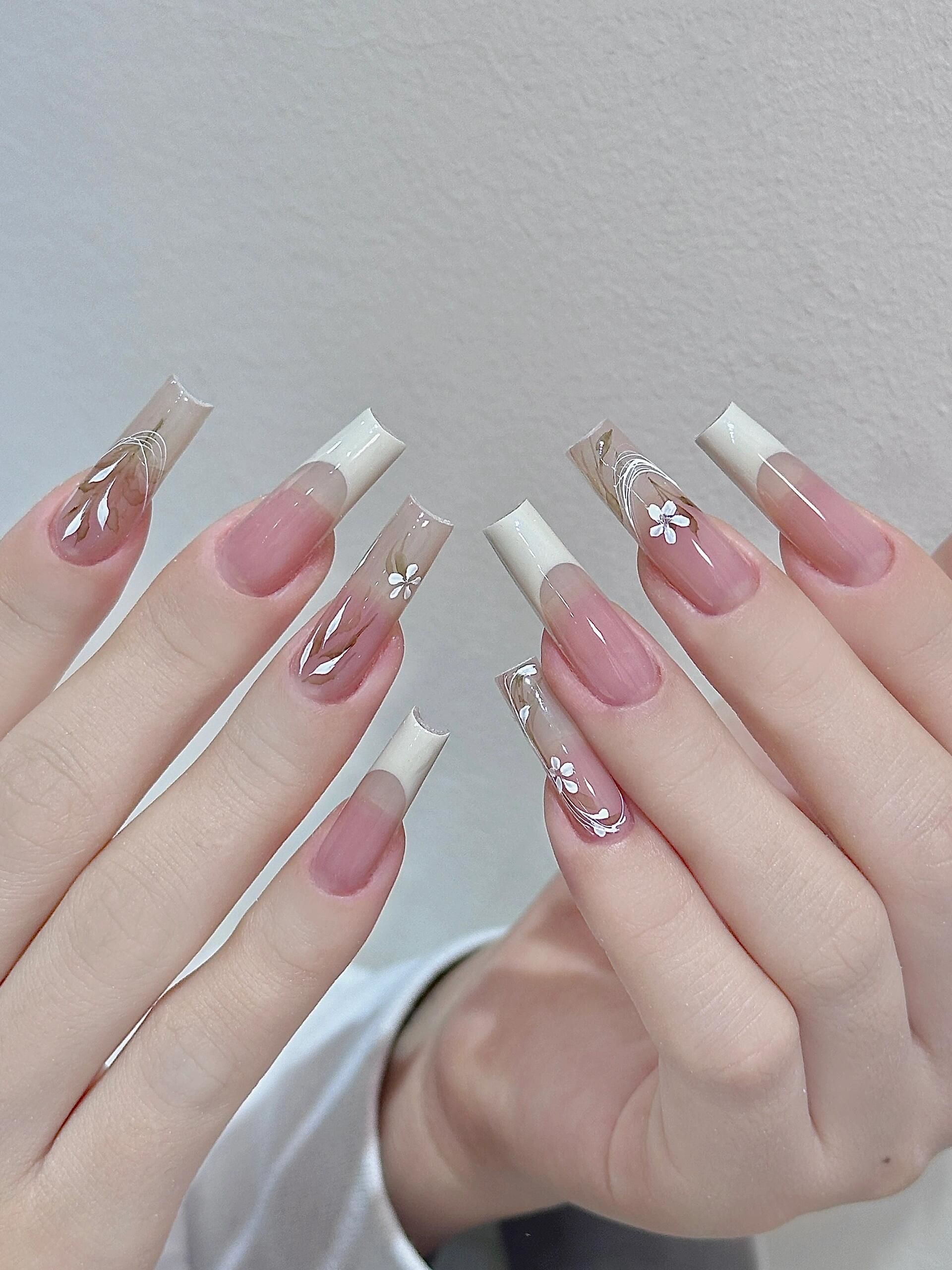 伊琳美甲国风花卉法式美甲