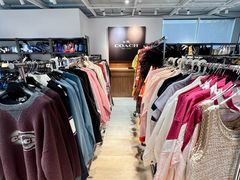-百年港湾奥特莱斯(香炉礁店)