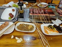 -哈尔滨小酒馆·鲜肉现穿自助烧烤(康新花园店)
