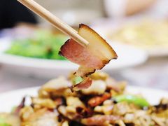 蒸农家老腊肉片片-土砂锅生态山庄·非遗砂锅雅鱼