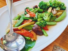 -Chom Cafe and Restaurant