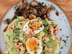 牛油果煮蛋吐司-RAC BAR(安福路店)