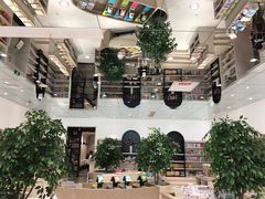 -钟书阁(群光广场店)