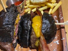 经典牛肉汉堡-HELLO 27 意面·沙拉·帕尼尼