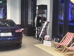 -TESLA 特斯拉(上海太古汇体验店)
