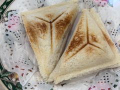 芝士吞拿鱼夹饼-喜莲咖啡