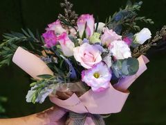 -谷莠子花艺气球派对·绿植造景·花艺沙龙(东海缤纷天地店)