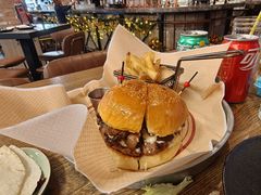 -BOURBON 玻本美式餐厅酒吧(虹桥新天地店)