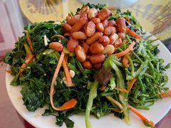 虹鳟鱼，石锅豆腐，石头鸡蛋，拼盘野莱-北京龙庆四季香农家饭庄·灶台鱼·碳烤虹鳟鱼(龙庆峡店)