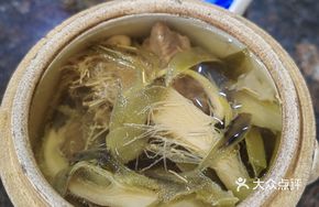 Pork Bone and Dragon's Beard Flower Soup with Apricot Kernels