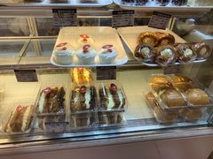 -白玉兰食品甜凤店(合生汇店)