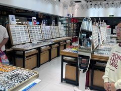 -美式眼镜·授权蔡司.依视路.尼康.豪雅.明月(人民广场店)
