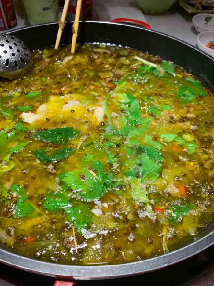 香坝坝鲜鱼火锅(金沙店)-"鲜椒锅底真的是一绝,细细品味可以感受到3.