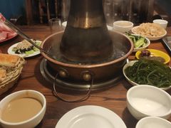 -洞庭洲·防空洞火锅·烧烤·铜锅涮肉(新百广场店)