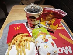-麦当劳(上海虹桥站30B检票口楼上)