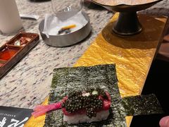 和牛干贝佐鱼子酱手卷-老乾杯和牛烧肉(王府中环店)