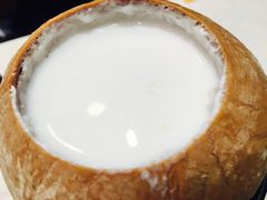 椰汁雪蛤炖官燕-许留山