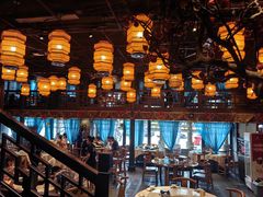 -帅巴人舅母子腊蹄民俗村