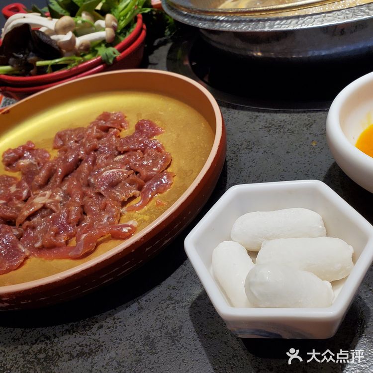 抢到58券得空就来了，选黑松露菌王国锅汤底么啥料