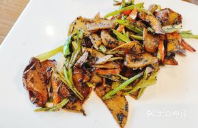Dry-fried Pork with Chanterelle Mushrooms