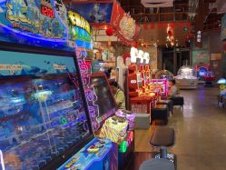 -探奇乐园蹦床公园(日月广场店)