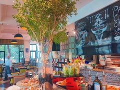 -棕榈阁·巴西烤肉海鲜自助餐厅(中州皇冠假日酒店)