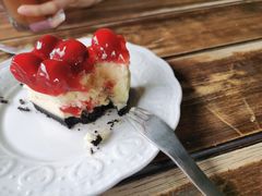 樱桃芝士蛋糕-新沙洞咖啡(泉乐坊店)