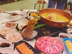 牛肉芝士丸-鲜入围煮花胶鸡海鲜火锅