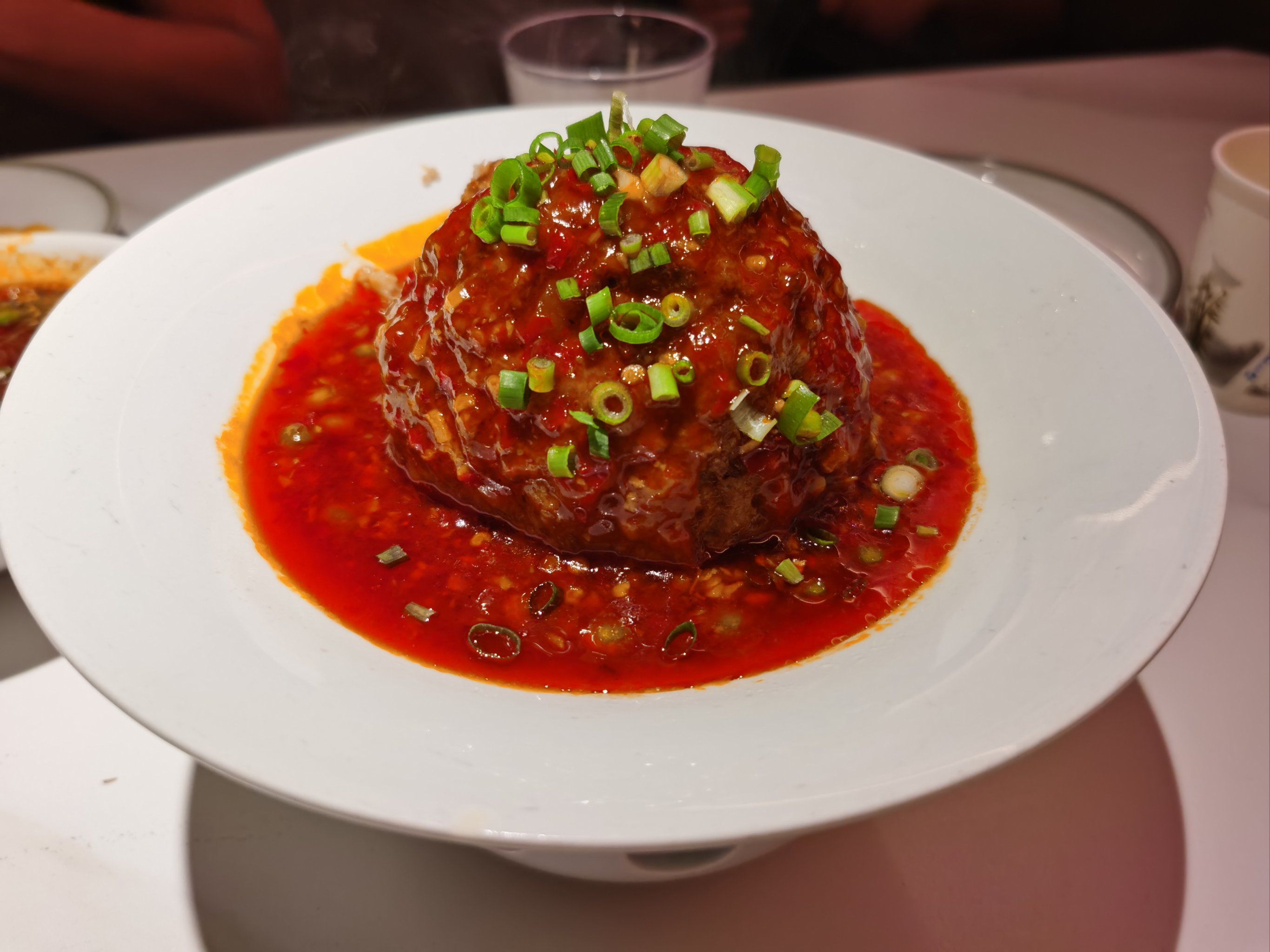 红烧狮子头味道不错,服务员很糟糕