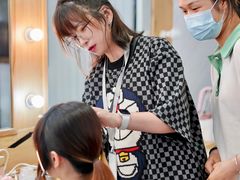 -金夫人化妆摄影职业培训学校