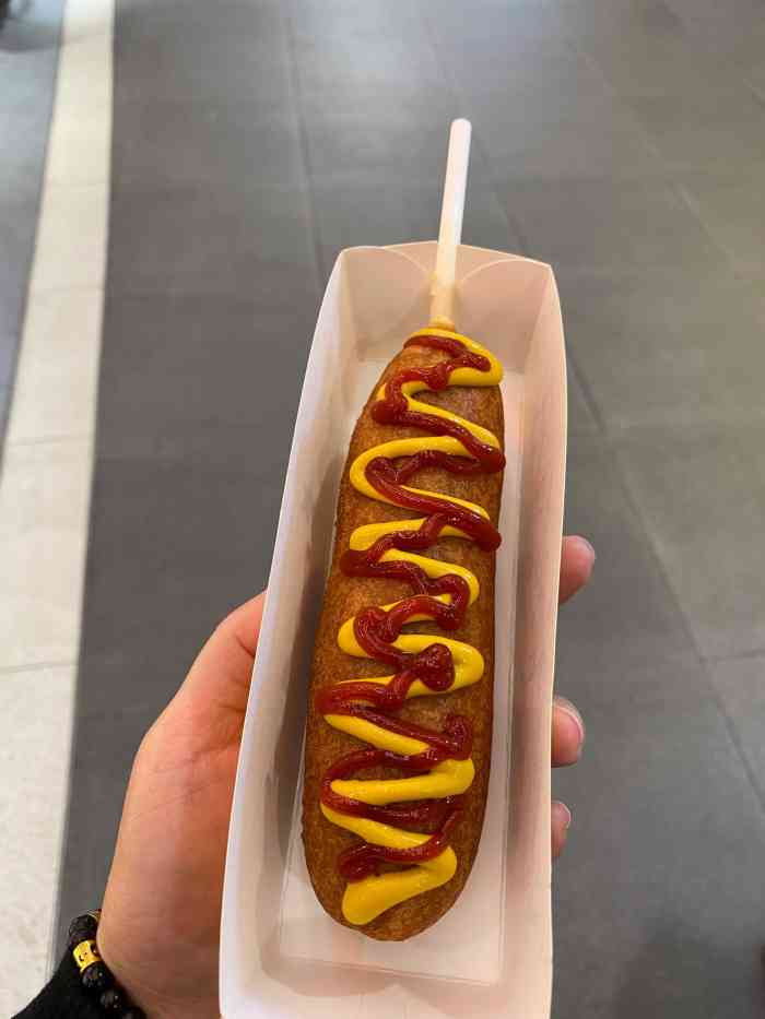 hot dog on a stick棒棒狗(新世界店)-"在地铁通往新世界城的路上发现