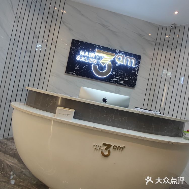 进去就有小姐姐接待,坐在沙发上问你今天要做啥子