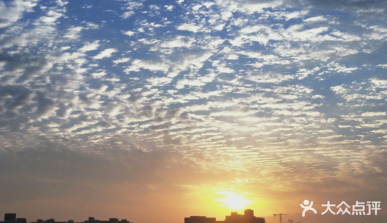 彩霞满天
