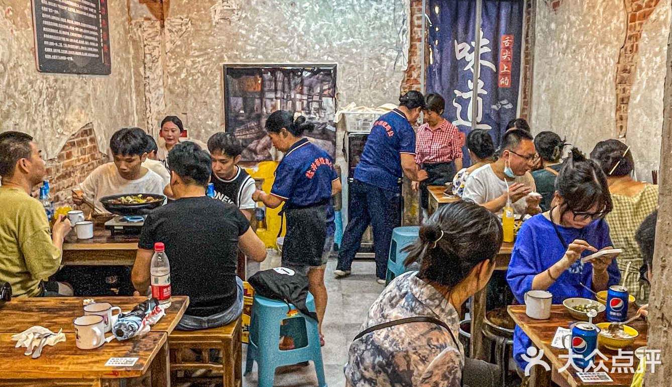 来重庆一定要去时代天街的小破屋吃烧鸡公！