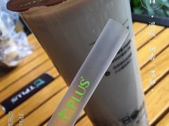 乌龙鲜奶茶-TPLUS茶家(上海商城南京西路店)