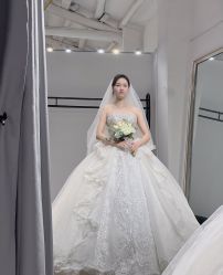 -Lady  Jane高端婚纱礼服馆
