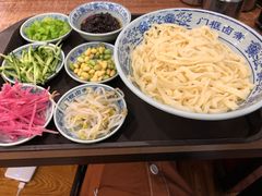 老北京炸酱面-门框胡同百年卤煮(新街口店)