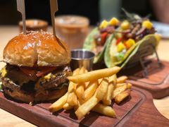 -三勾JJJ Burger&Coffee(梅溪湖店)