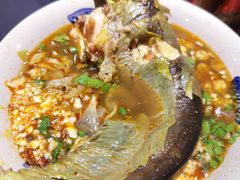 三角峰-石锅苗苗鱼(武汉首店)