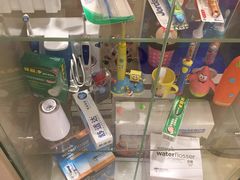 -瑞尔齿科(南京东路名人诊所)