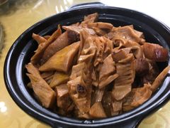 土猪肉烧鲜笋-万佛湖许老大铁锅鱼(黑金冠店)