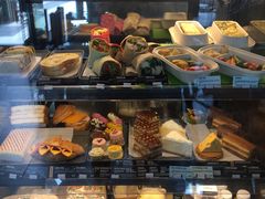 面包甜点陈列柜-星巴克(清远万达广场店)