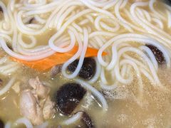 香菇炖鸡米线-老妈米线(港龙店)
