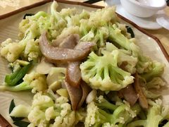 菜花炒猪颈肉-区海鸡场饭店(石壁店)