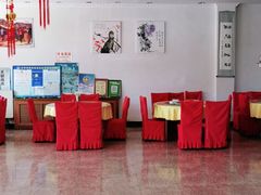 大堂-华龙特色大骨鸡农家菜馆