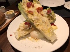 凯撒沙拉配63度温泉蛋-恰餐厅及酒吧 CHAR Bar & Grill (北京丽都皇冠假日店)