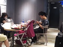 -肯德基(成都机场T2到达精选店)